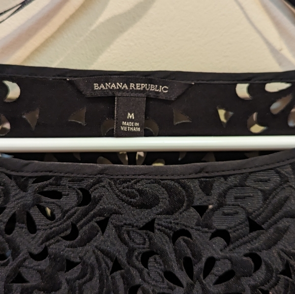 NWOT | BANANA REPUBLIC | LASER CUT LACE TOP - Picture 4 of 7